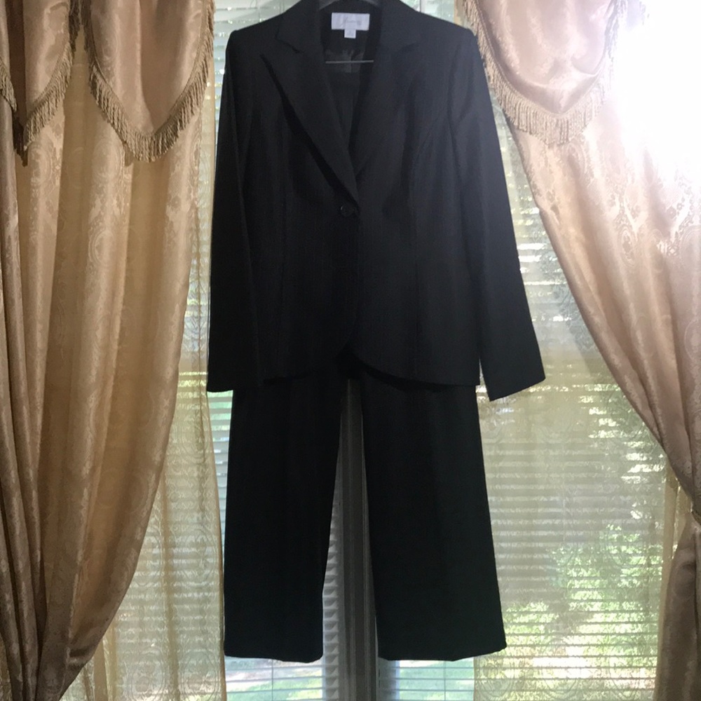 J. H. Collectibles Women's Suite Sz 10
